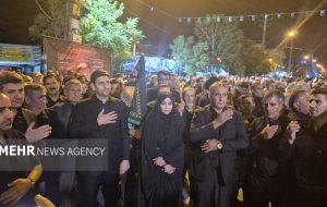 حضور وزیر ارتباطات در عزاداری شب تاسوعا در یاسوج