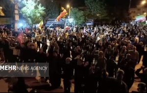 طنین شعار «انتقام انتقام» در تجمع مردم یاسوج طنین شعار «انتقام انتقام» در تجمع مردم یاسوج
